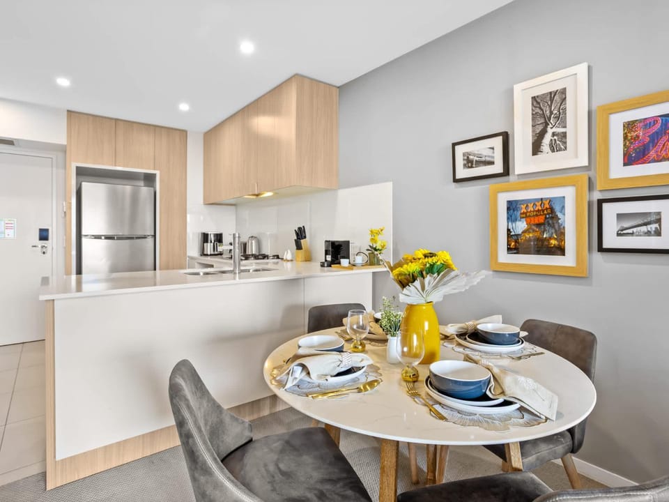Lux 2BR Apt 5 Stars Hotel Pool Gym 10 min CBD Apartment in Brisbane