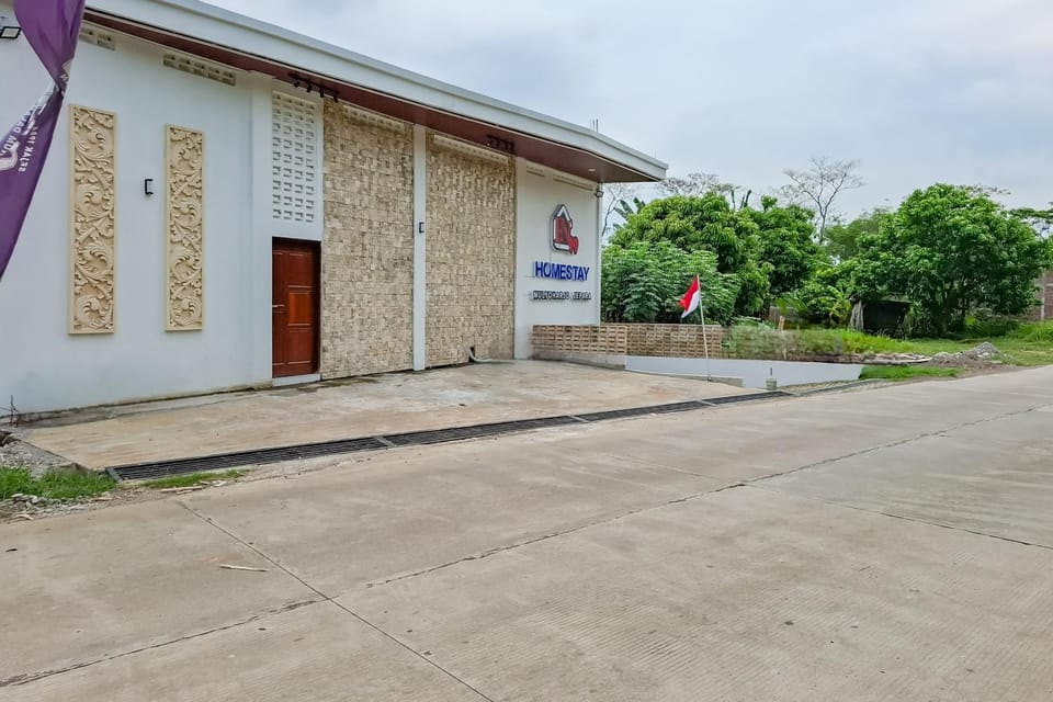 Facade/entrance