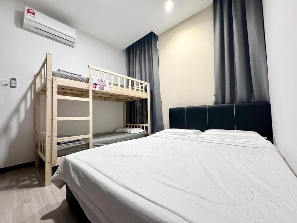 13th FL-The Podium-3R2B-Free 2 Parking-10Pax Apartment in Kuching