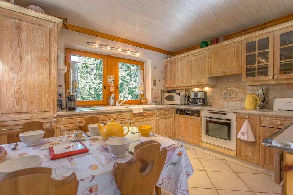 Kitchen or kitchenette, dishwasher, oven, stove, toaster