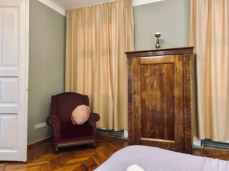 Bedroom, wardrobe