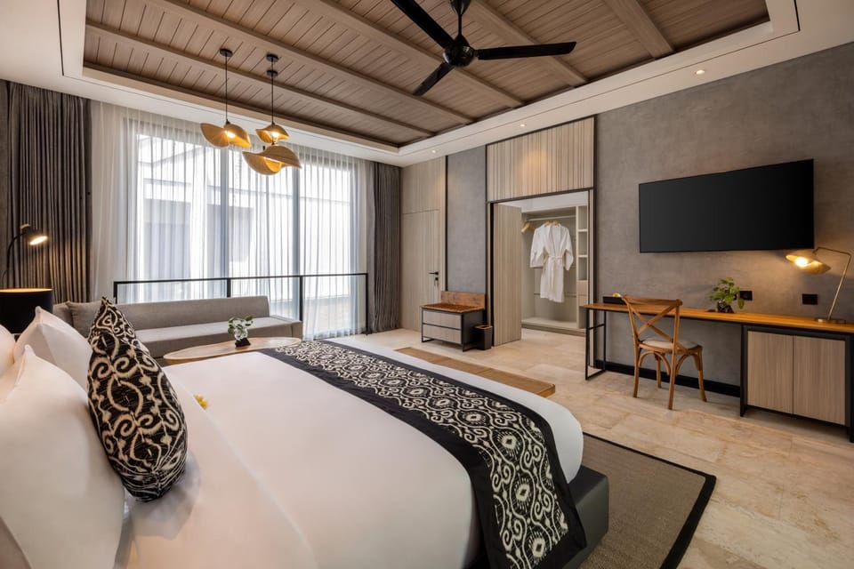 Bed, TV and multimedia, Photo of the whole room, Seating area, Bedroom, wardrobe