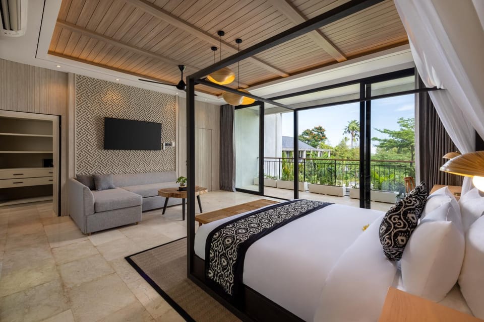 Bed, TV and multimedia, Balcony/Terrace, Photo of the whole room, Seating area, Bedroom, air conditioner