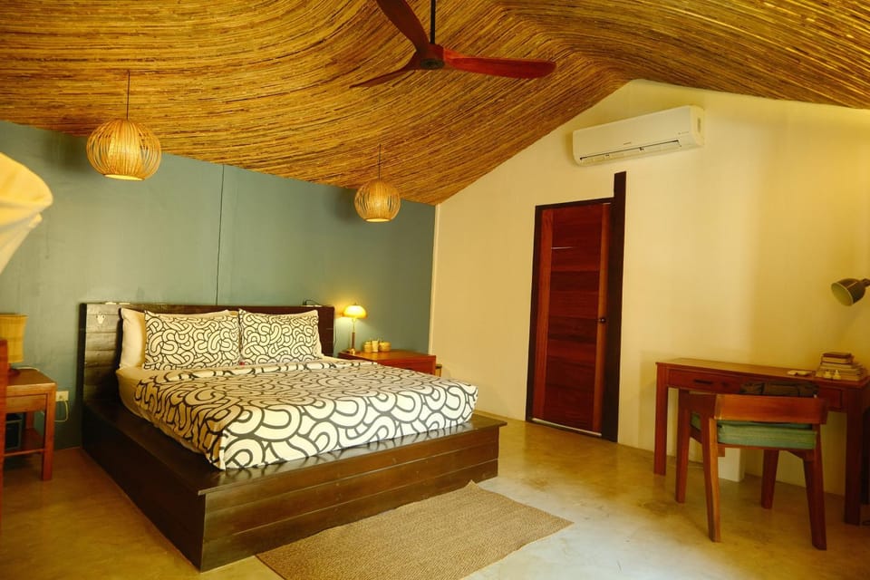 Photo of the whole room, Bedroom, air conditioner