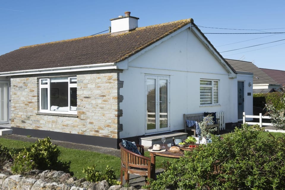 Property building, Day, Garden