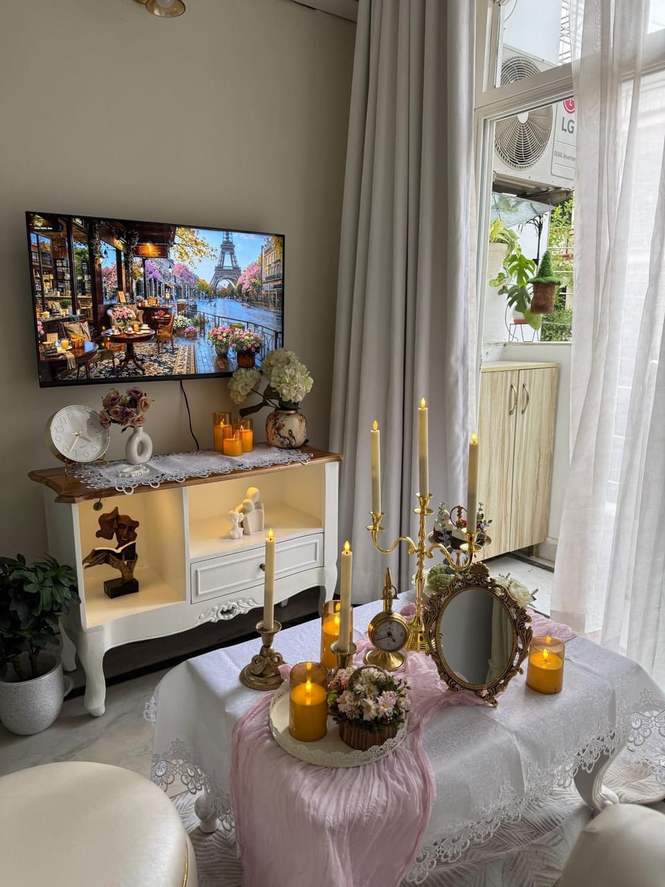 Blush De Paris I Design Stay in Gurgaon Apartment in Gurugram