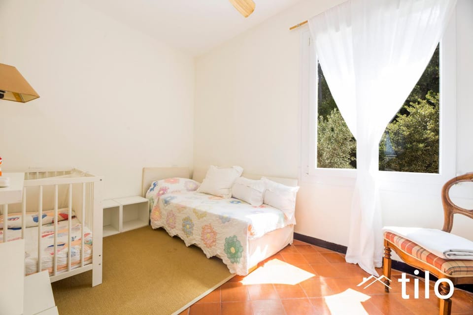 Bed, Photo of the whole room, Bedroom, cot