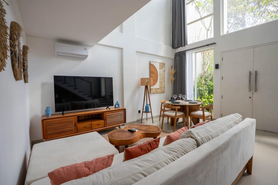 Communal lounge/ TV room, TV and multimedia, Living room, Photo of the whole room, Seating area, Dining area, Evening entertainment, air conditioner