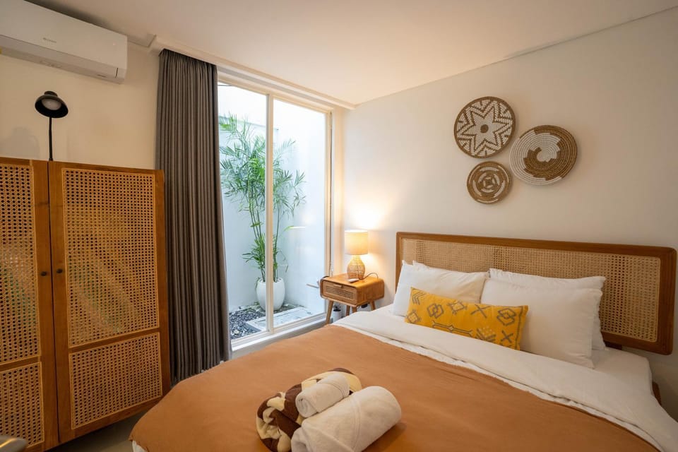 Bed, Photo of the whole room, Bedroom, towels, wardrobe