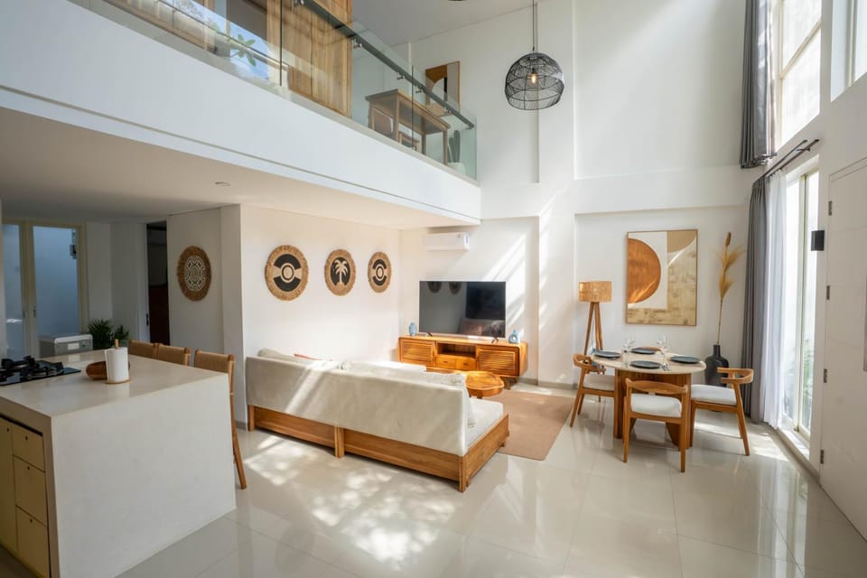 Communal lounge/ TV room, TV and multimedia, Kitchen or kitchenette, Living room, Seating area, Dining area, Evening entertainment