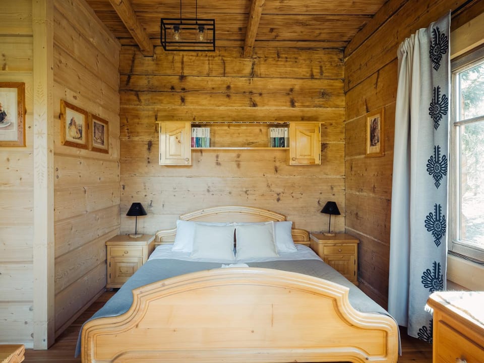 Property building, Bedroom, Guests