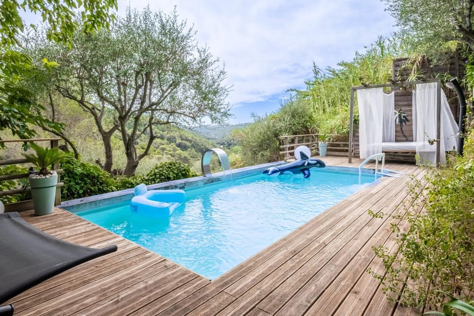 Property building, Swimming pool