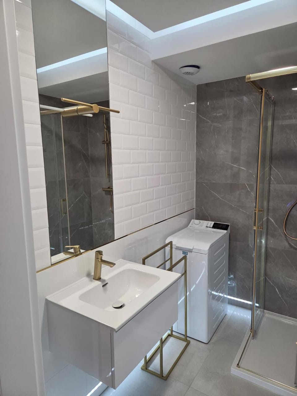 Shower, Bathroom, washing machine