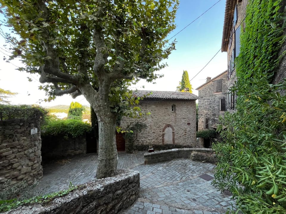 Maison provençale dans village médiéval House in French Riviera