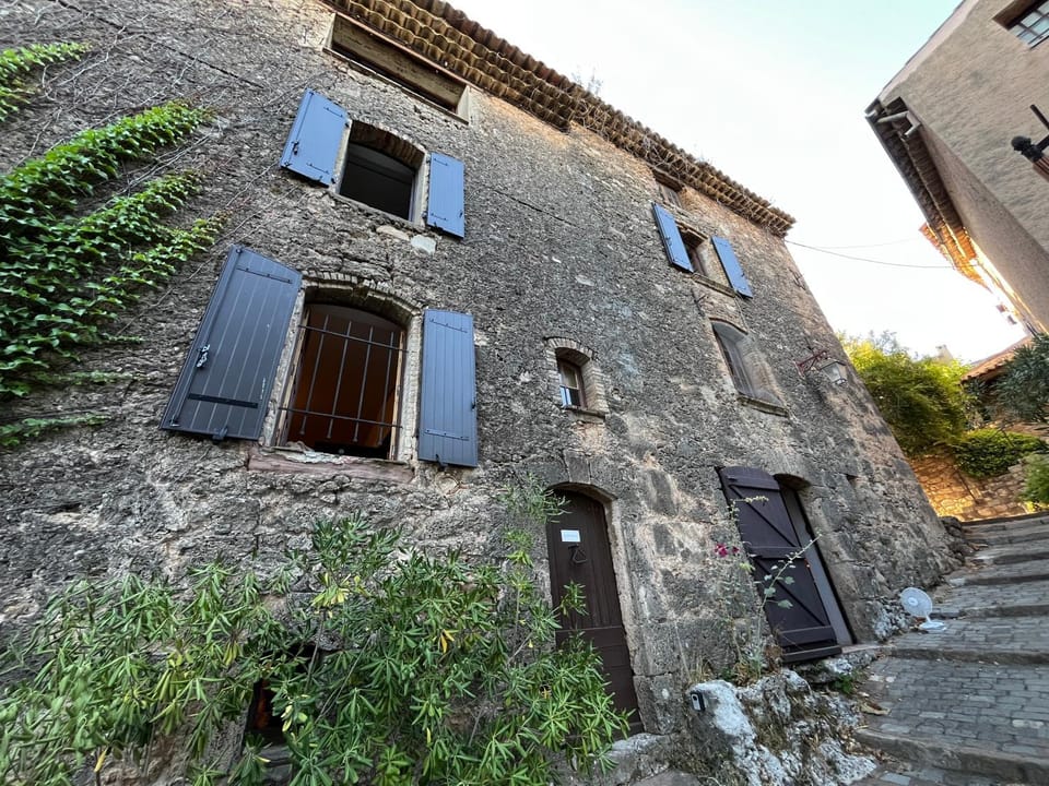 Maison provençale dans village médiéval House in French Riviera