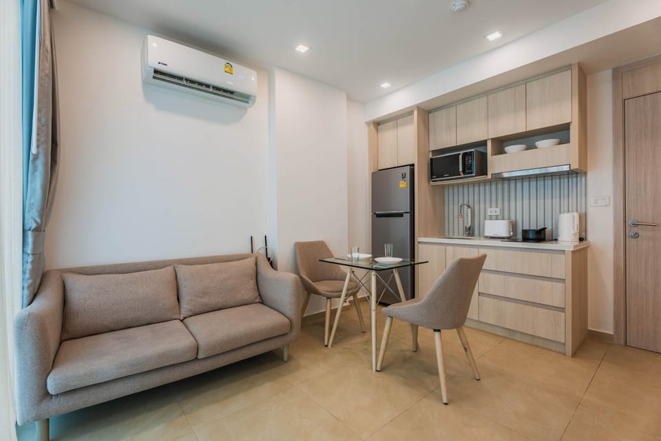 Olympus city garden direct pool access apartment by Sankalp Apartment in Pattaya City