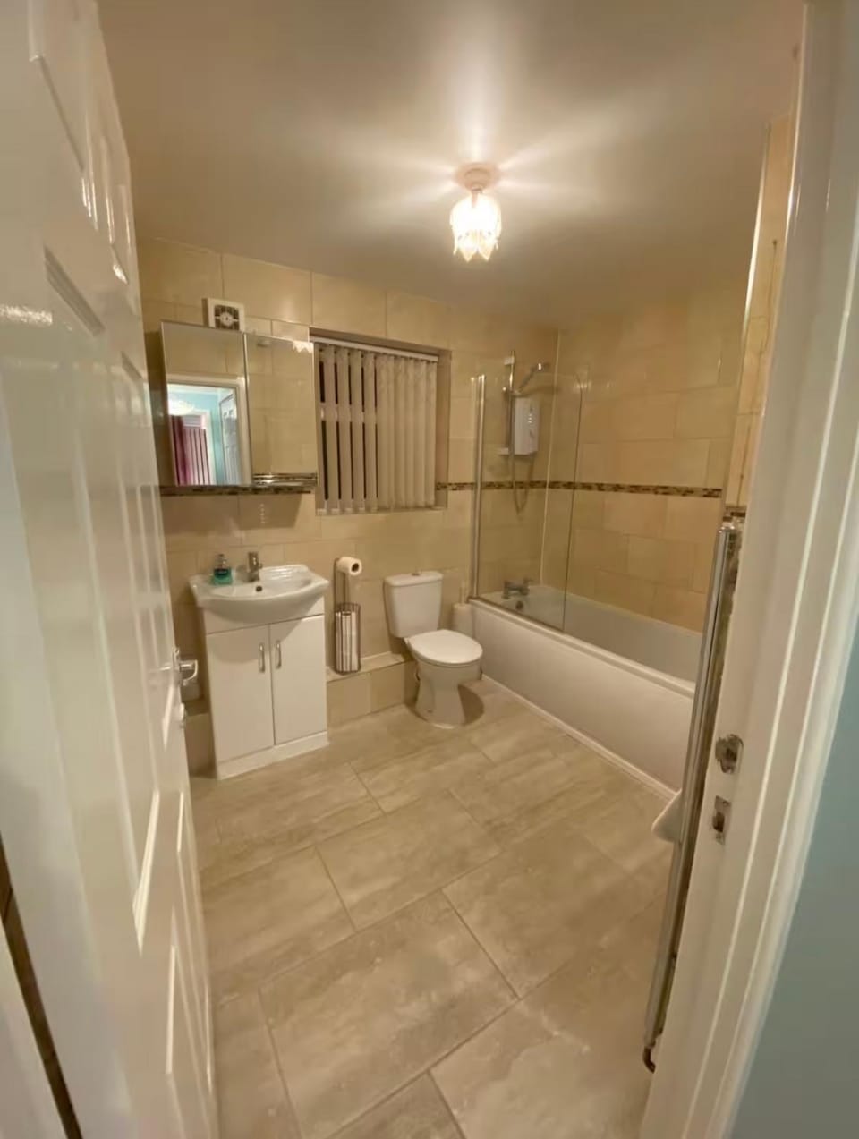 Shower, Toilet, Hot Tub, Bathroom, Bath, towels
