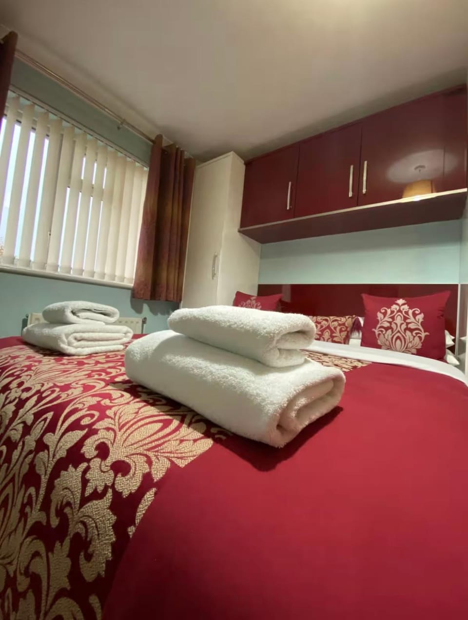 Bed, Photo of the whole room, Bedroom, towels