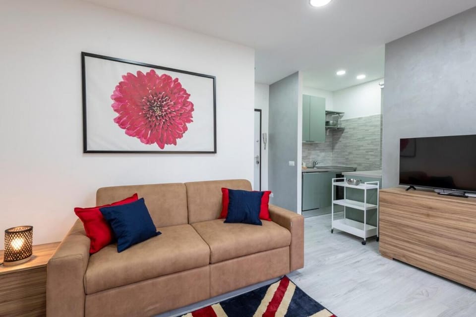 TV and multimedia, Kitchen or kitchenette, Living room, Seating area