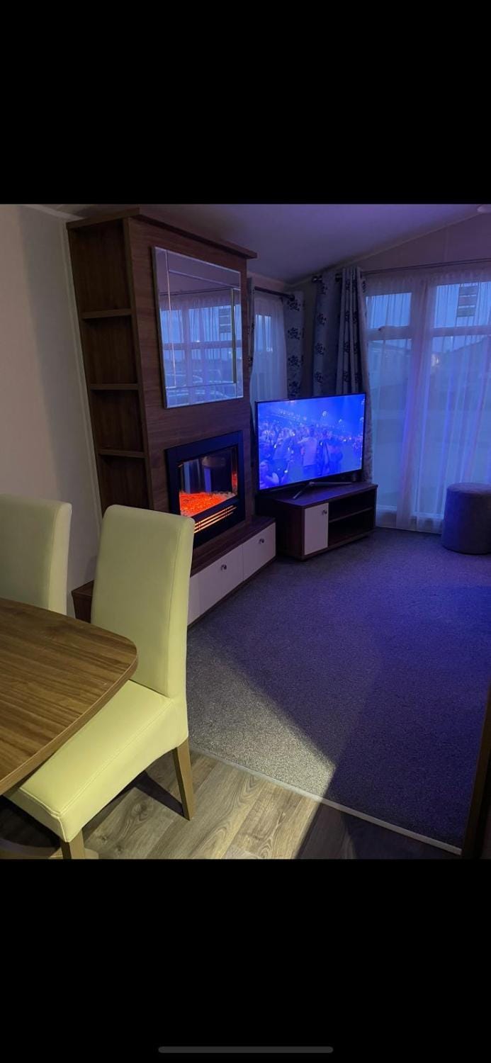 Beautiful 6 berth static caravan Apartment in Rother District