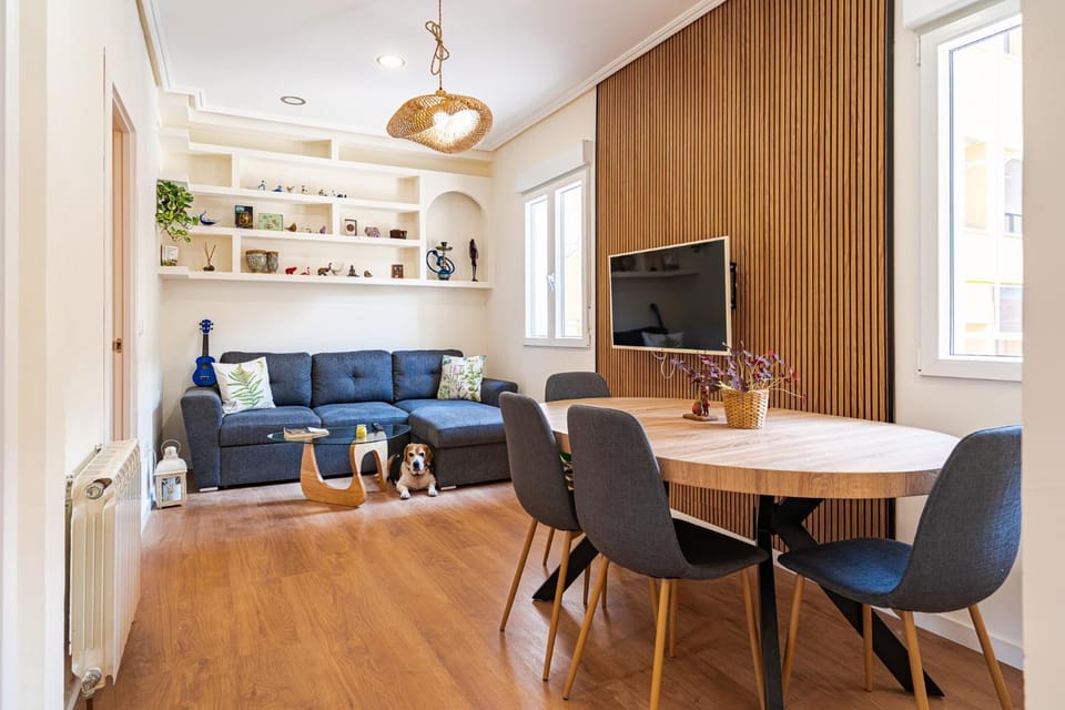 Facade/entrance, Photo of the whole room