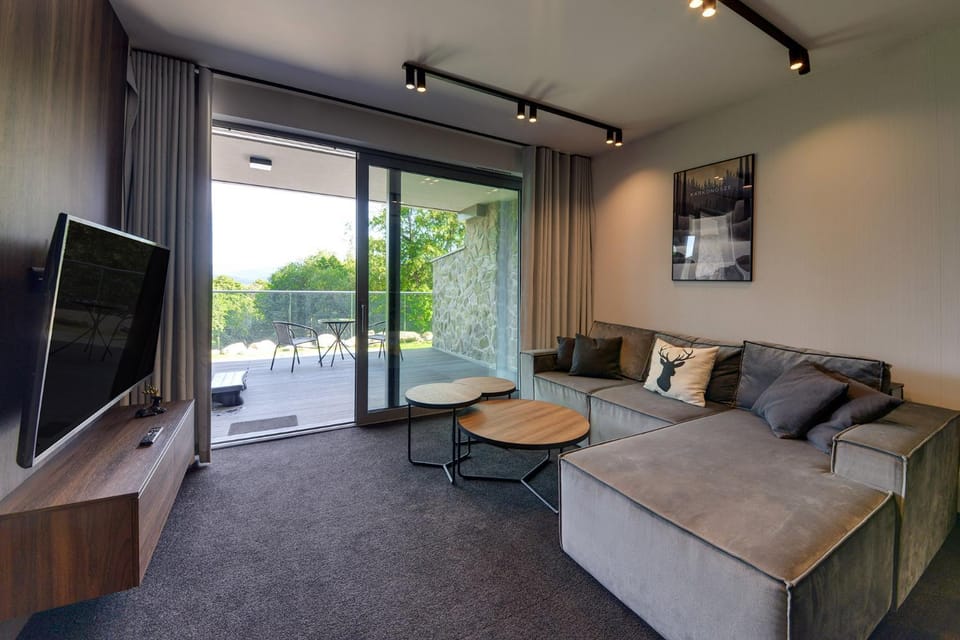 TV and multimedia, View (from property/room), Balcony/Terrace, Living room, Seating area