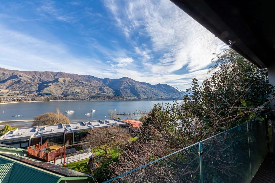 Lismore Lookout - Luxe Wanaka Retreat With a View House in Wanaka