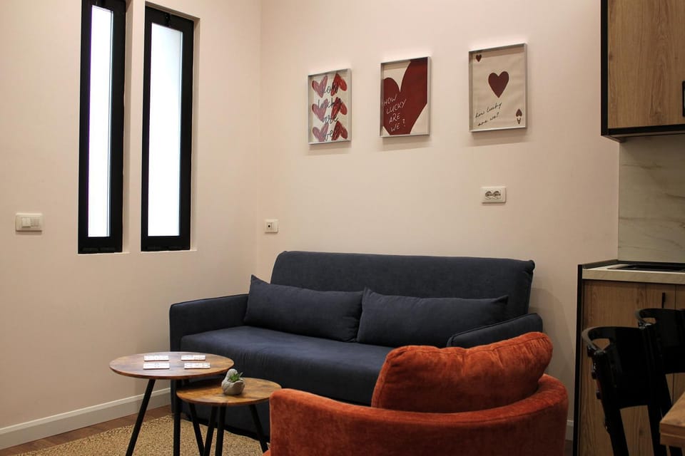 Bed, Seating area