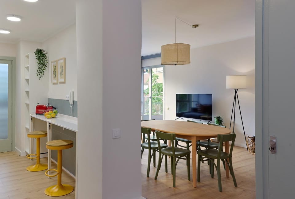 Dining area, kitchen