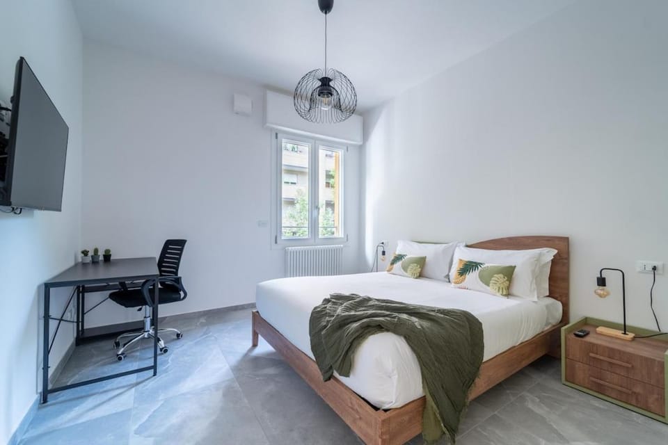 Luxury Station Oasis with Balcony Apartment in Bologna