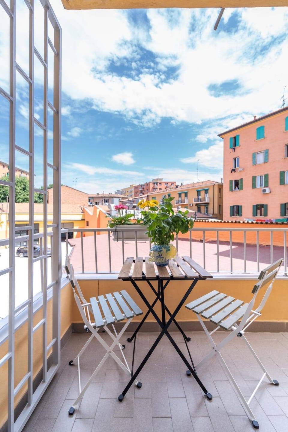 Luxury Station Oasis with Balcony Apartment in Bologna