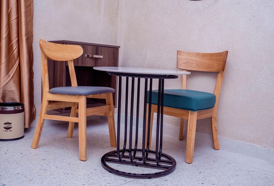Seating area, Dining area