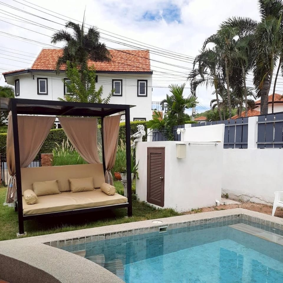 Garden, Pool view, Swimming pool, Swimming pool, sunbed