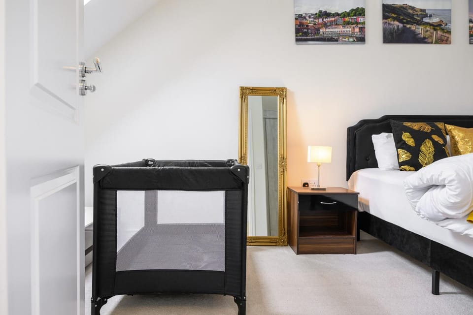 4 Bedroom House In Manchester Apartment in Manchester