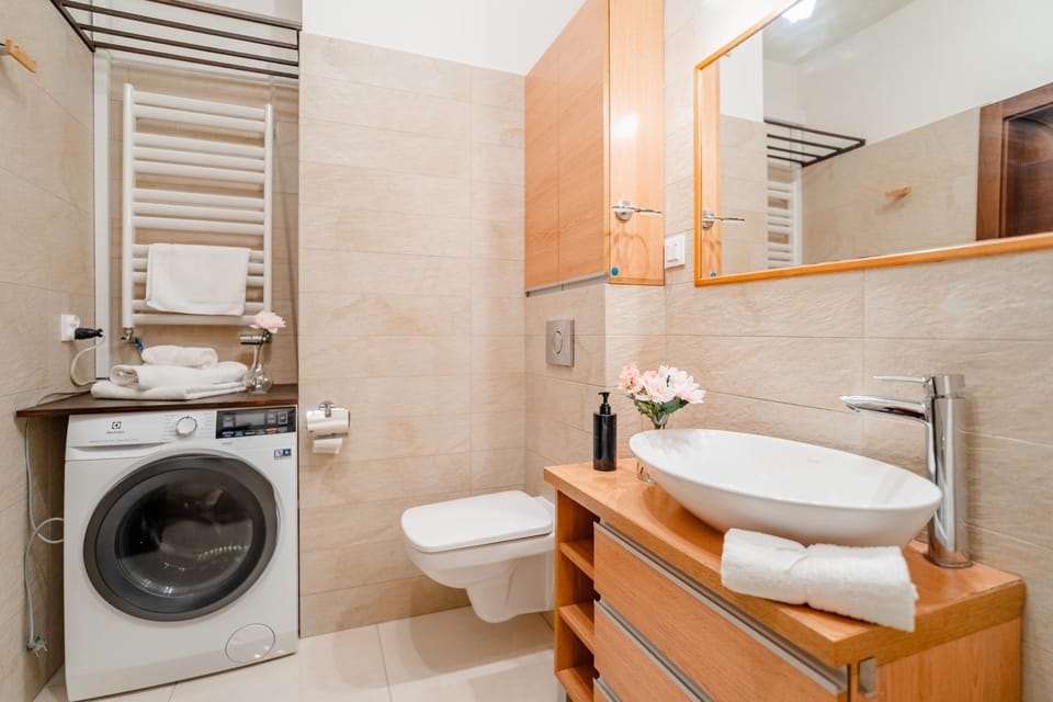 Shower, Toilet, Bathroom, Bath, towels, washing machine, dryer