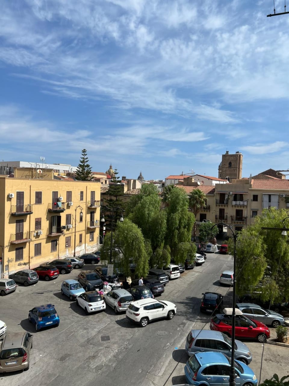 Day, Neighbourhood, City view, Street view, Location, Parking