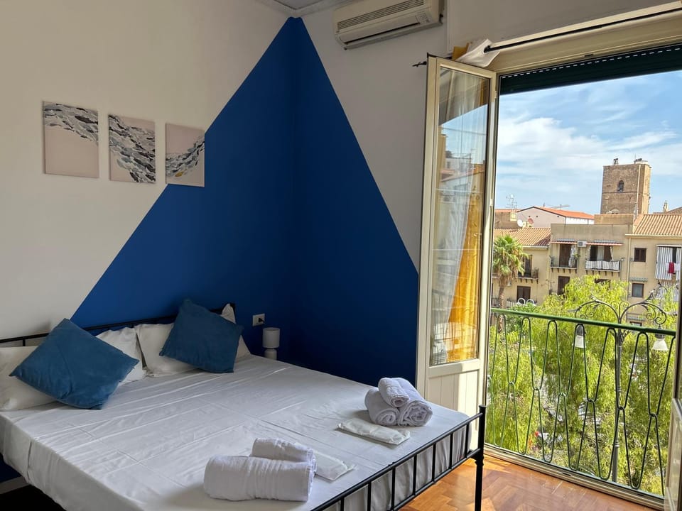 Bed, Day, View (from property/room), Balcony/Terrace, Photo of the whole room, Bedroom, heating, towels, air conditioner
