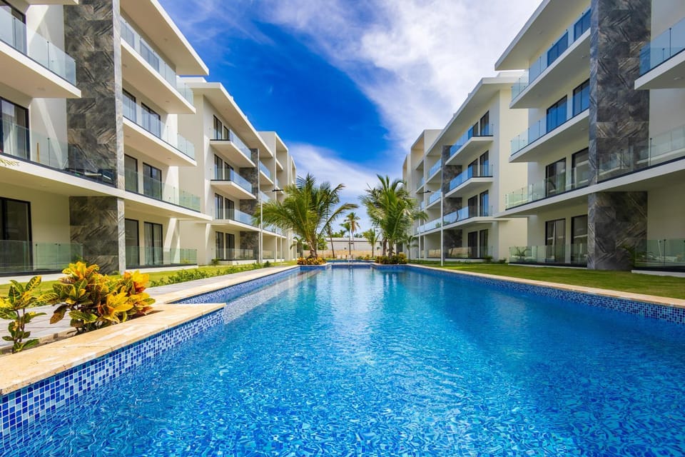Property building, Pool view, Swimming pool, Swimming pool