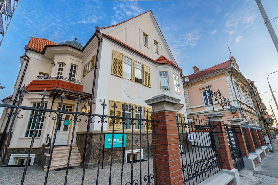 Property building, Day, Neighbourhood, Street view
