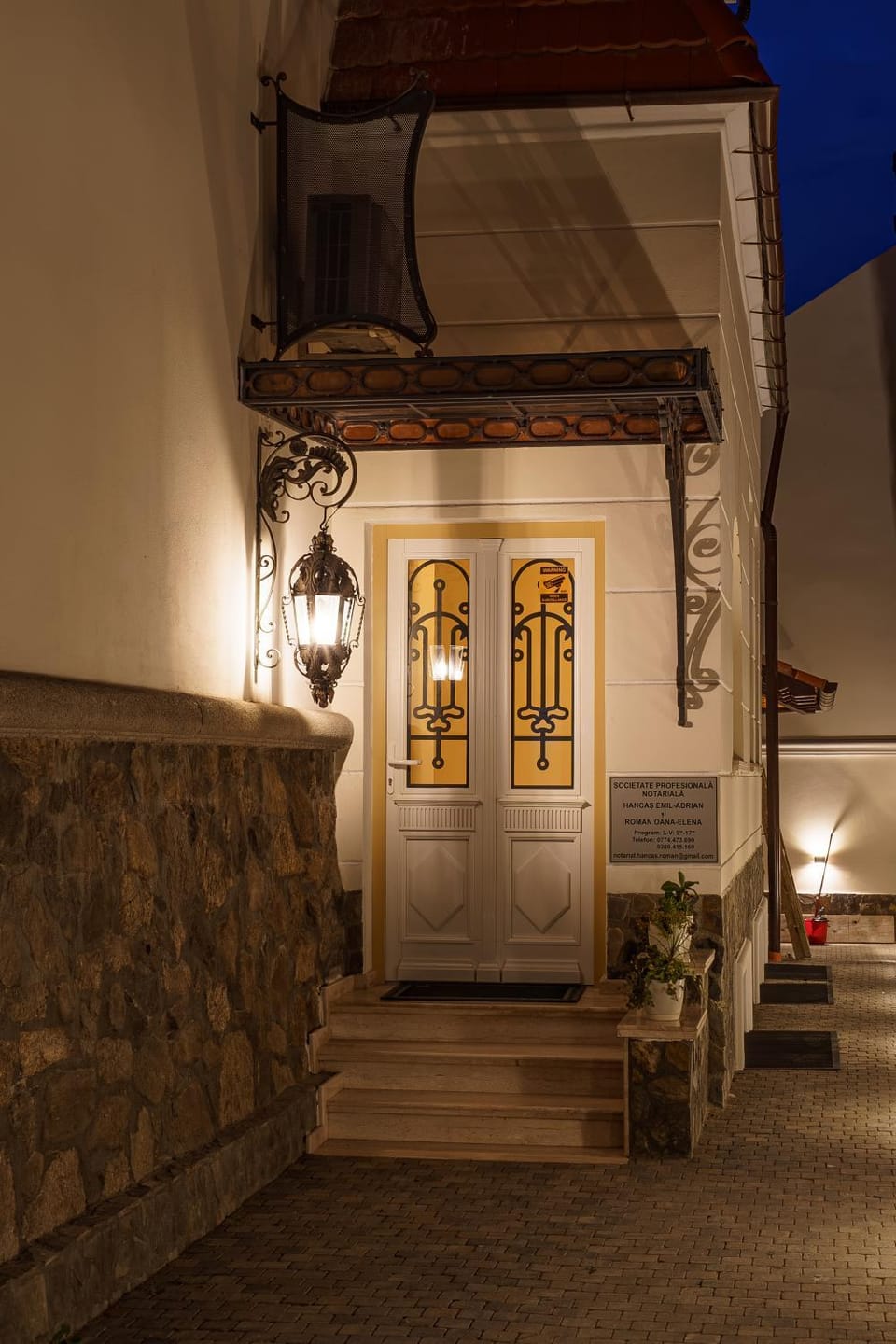 Property building, Facade/entrance, Night