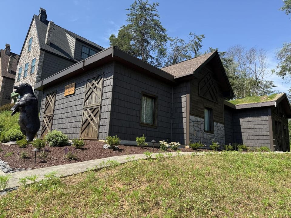 The Ancient Bears Den By Avada Properties House in Sevierville
