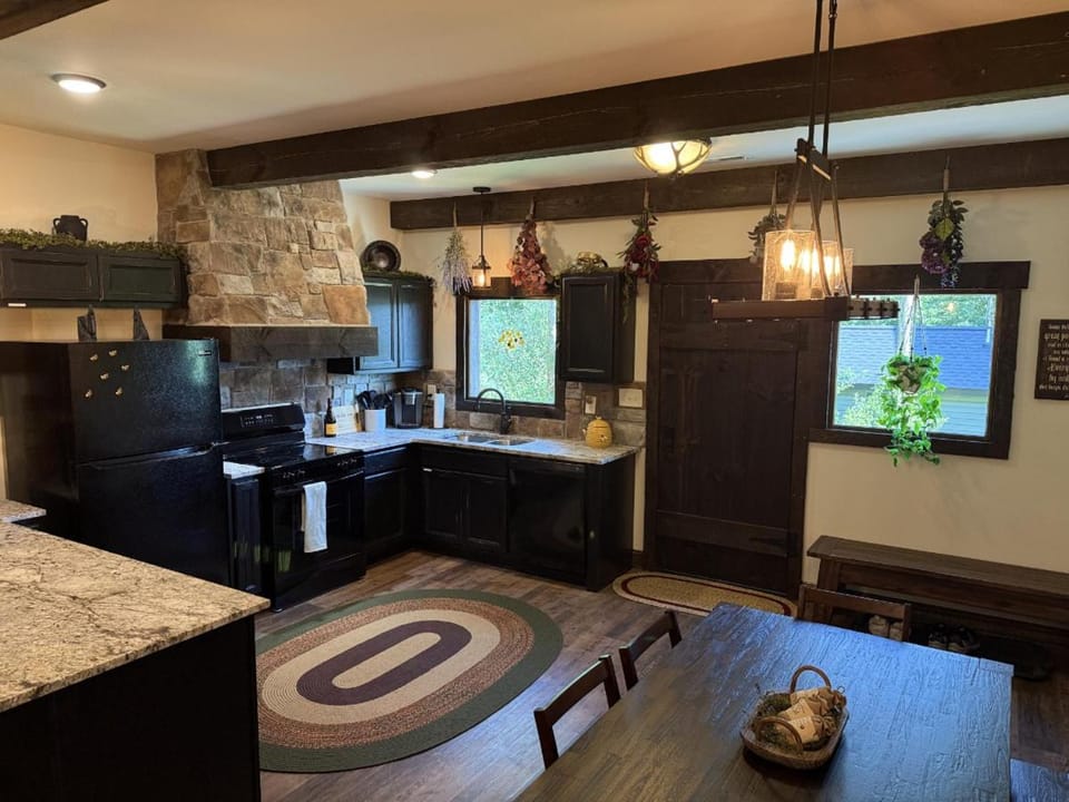 The Ancient Bears Den By Avada Properties House in Sevierville