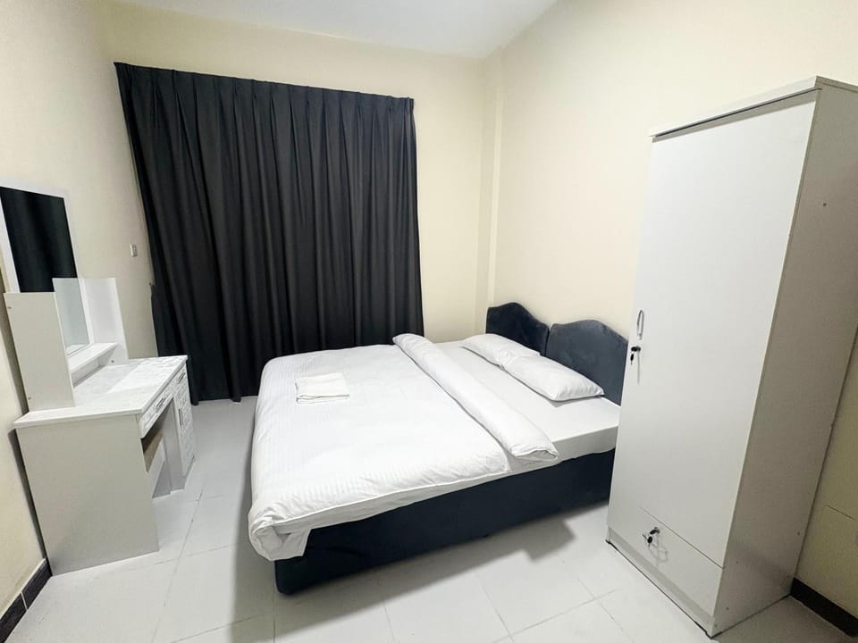 Bed, Photo of the whole room, wardrobe