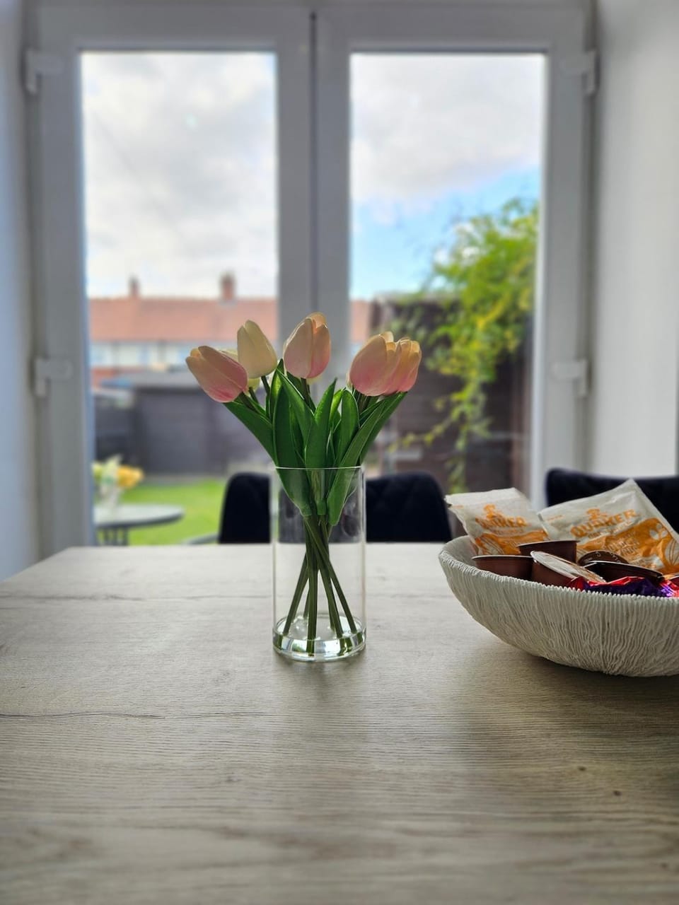 Long Short Stays Driveway 2-Bed Hull Apartment in Hull