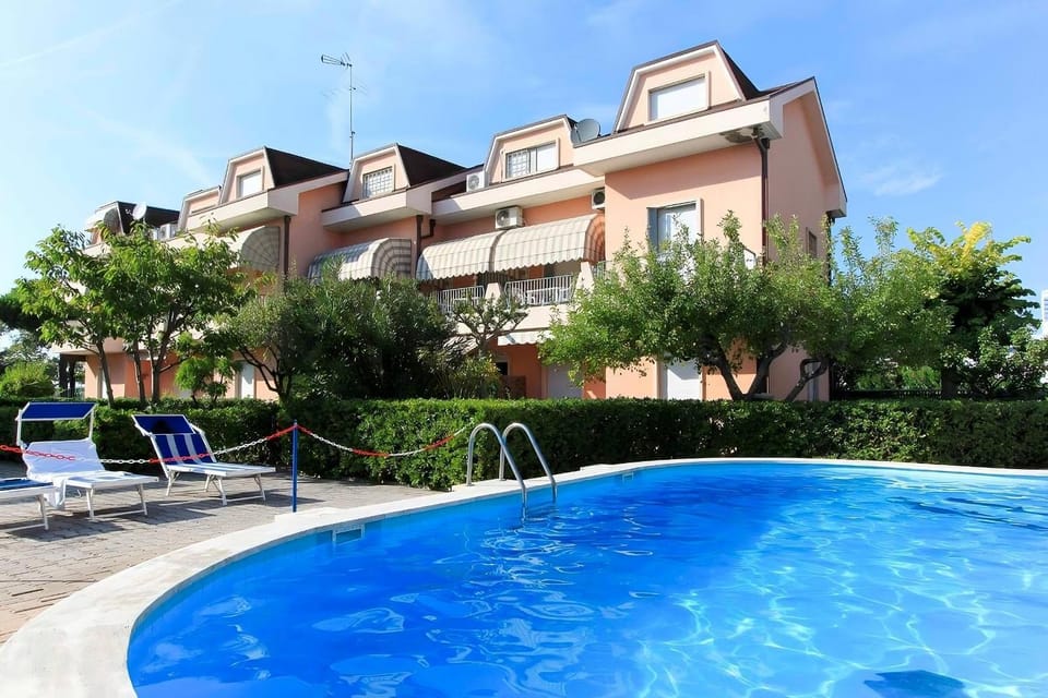Swimming pool, sunbed