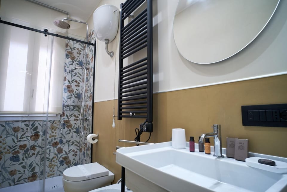 Toilet, Bathroom, hair dryier, heating