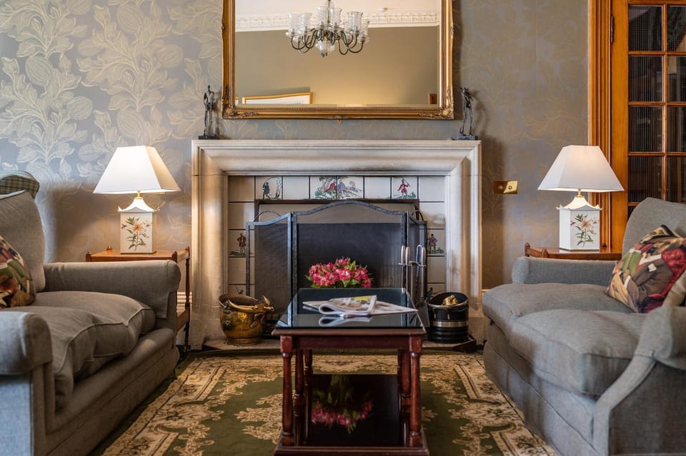 Seating area, fireplace