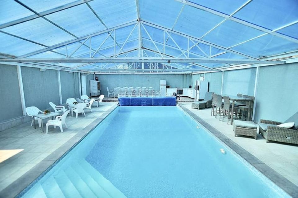 Communal kitchen, Swimming pool, sunbed