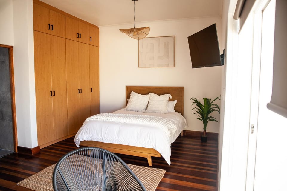 Bed, TV and multimedia, Photo of the whole room, Bedroom, wardrobe
