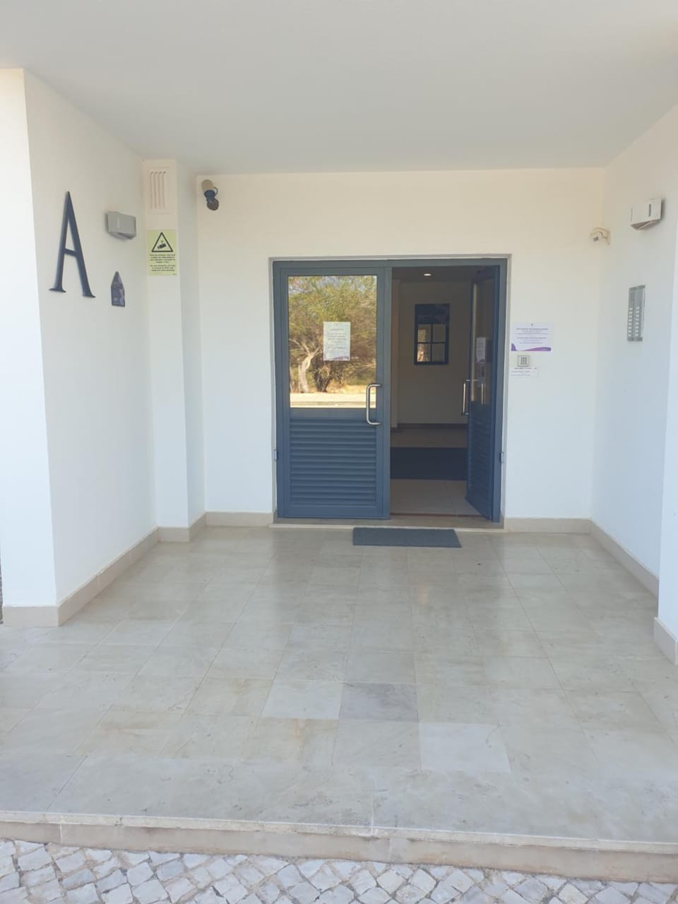 Facade/entrance